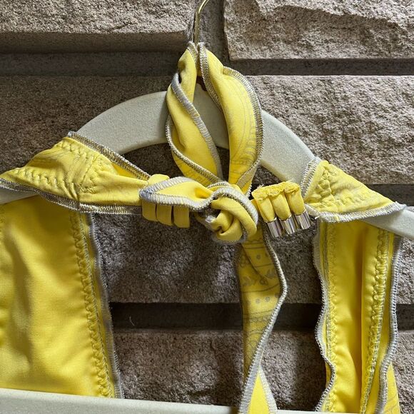 BECCA Rebecca Virtue yellow paisley print halter bikini set Medium - Picture 9 of 10